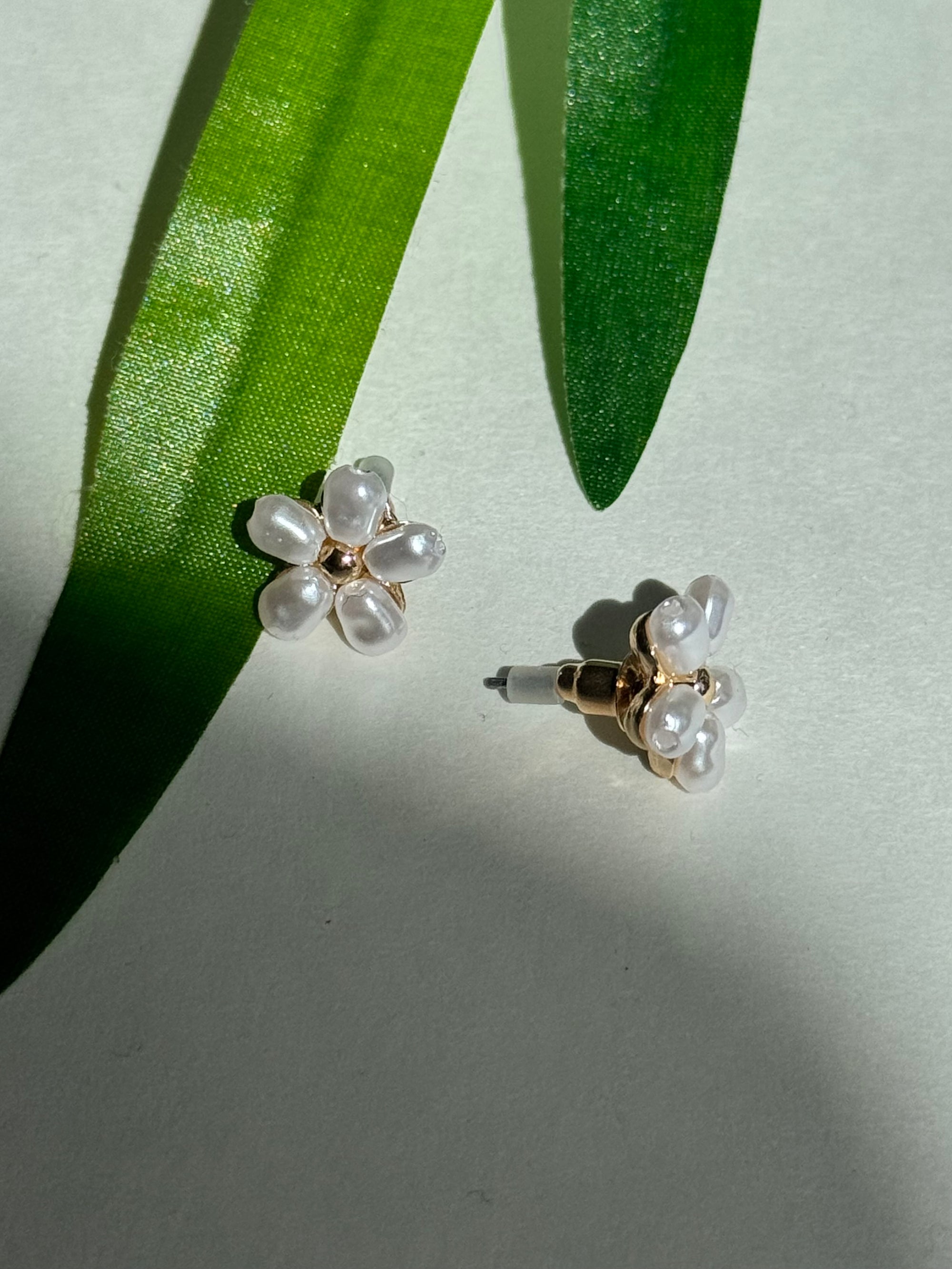 Daisy Studs