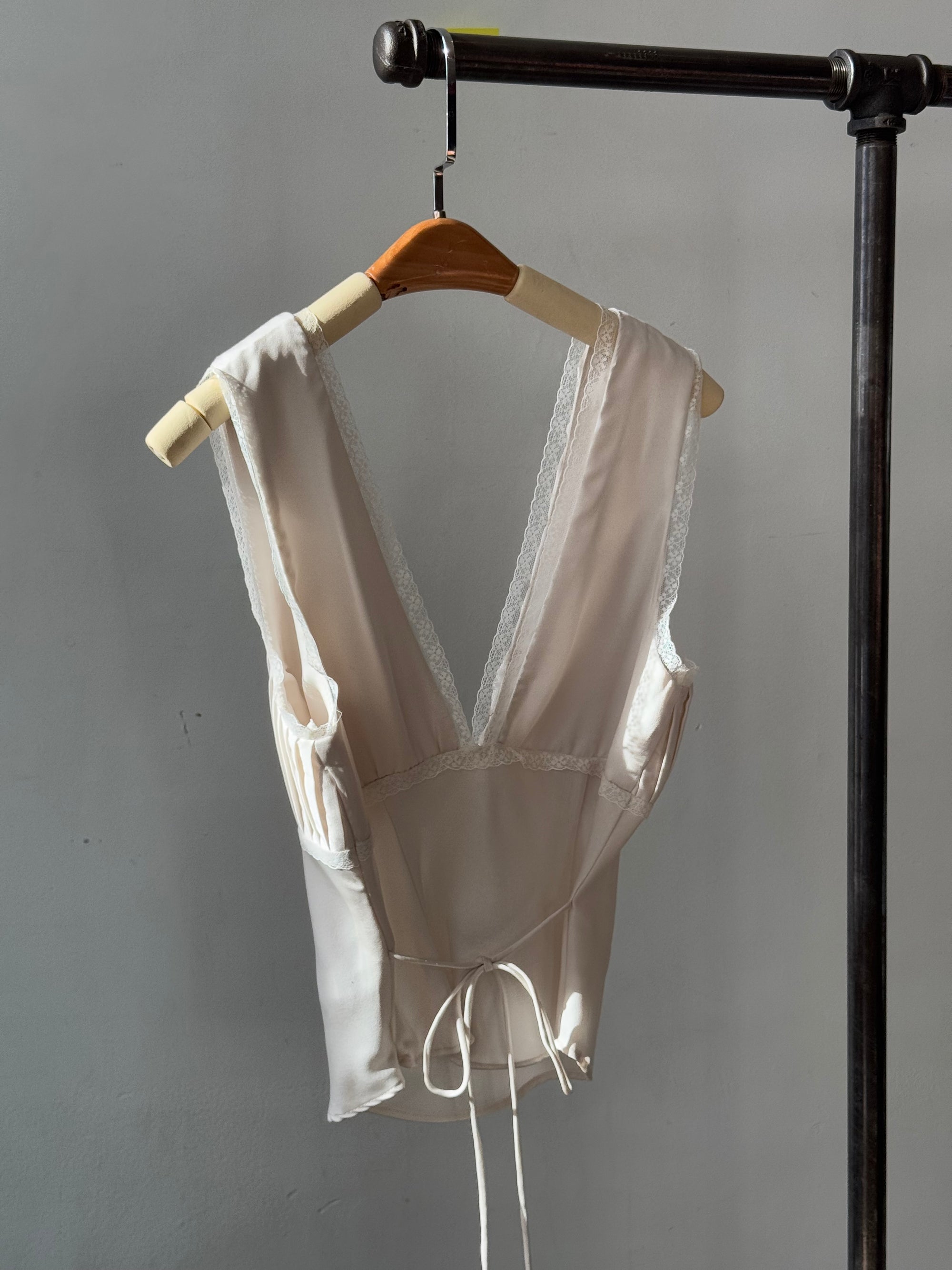 THE ARLO Top