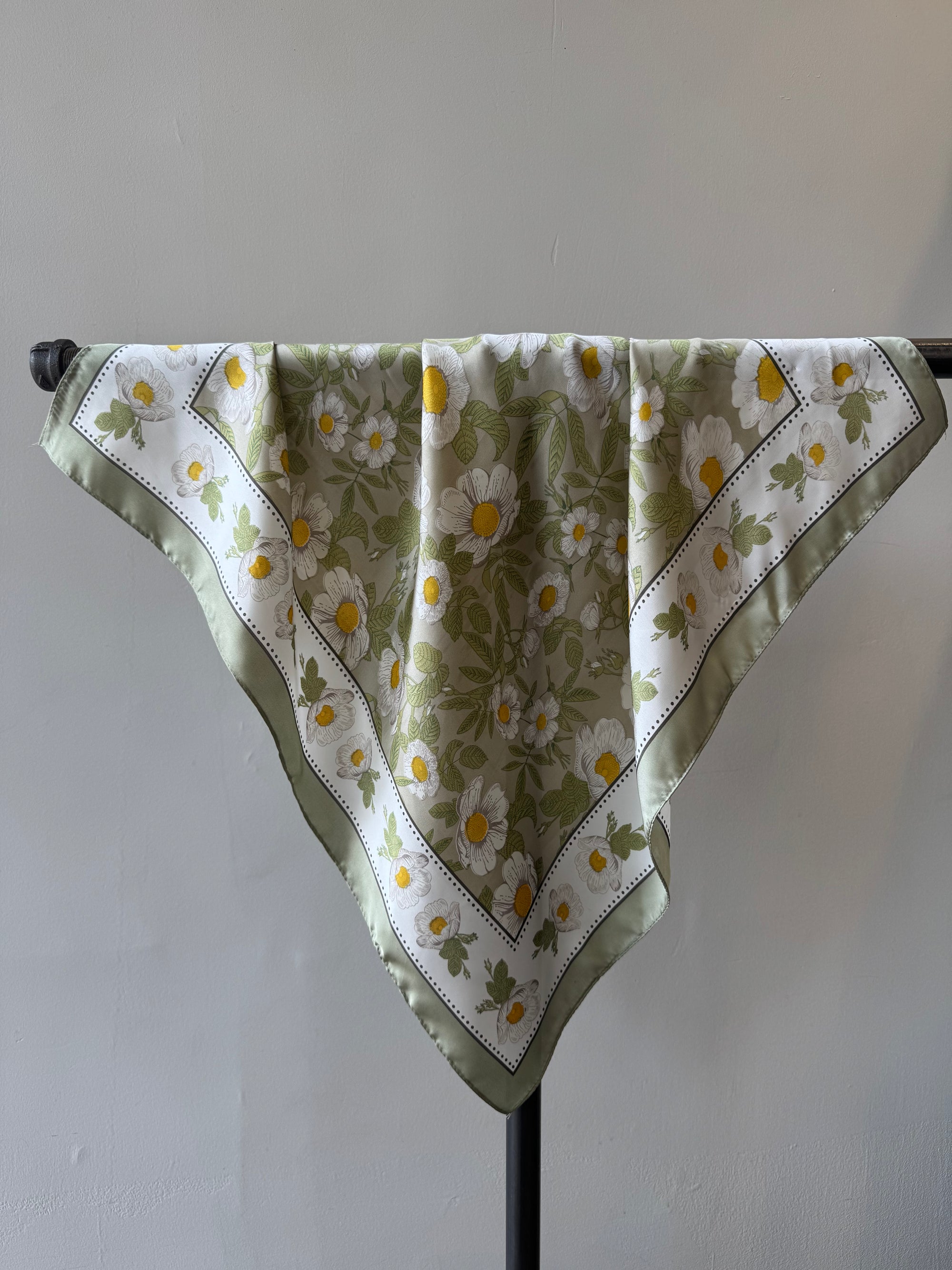 Daisy Scarf