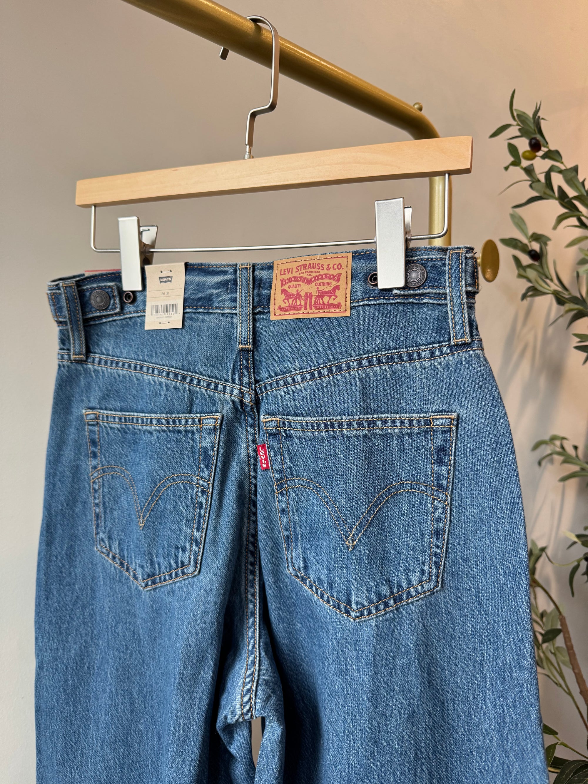 Levi's Cinch Baggy Jeans