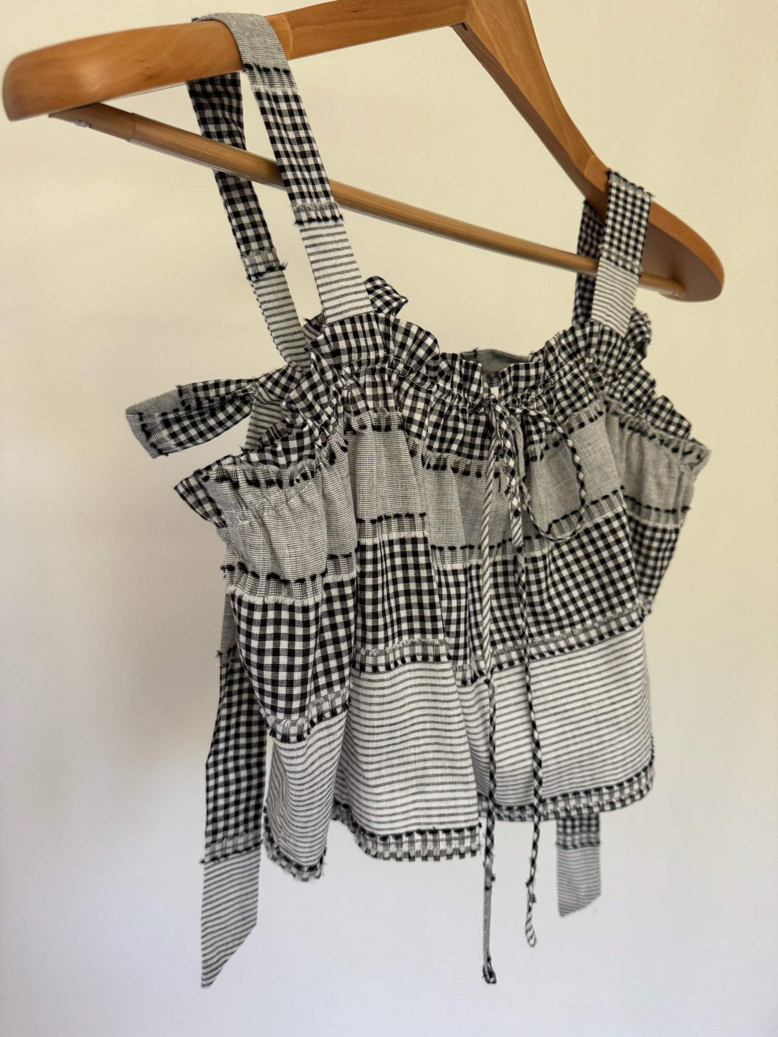 THE HAMPTONS Top