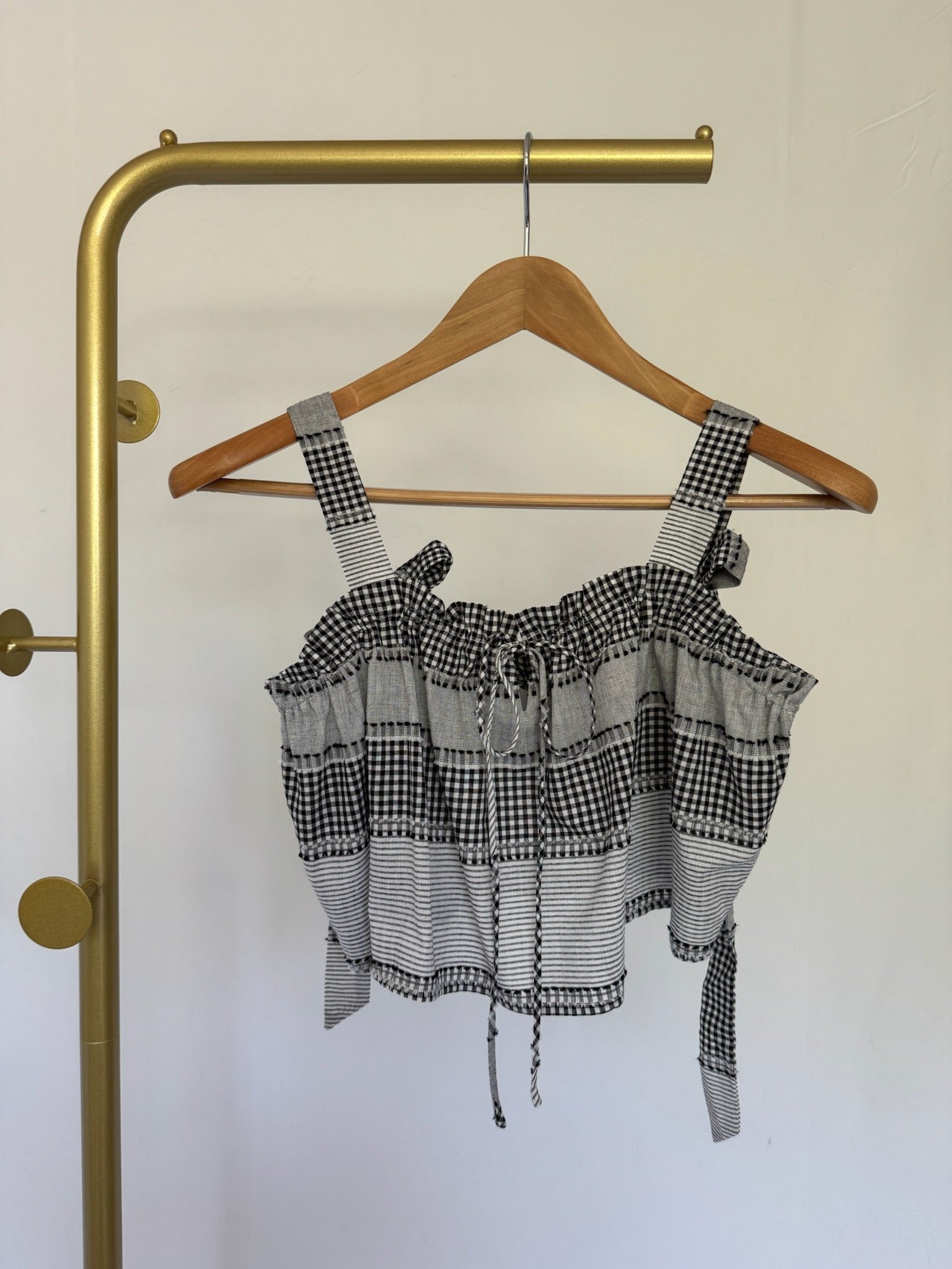THE HAMPTONS Top