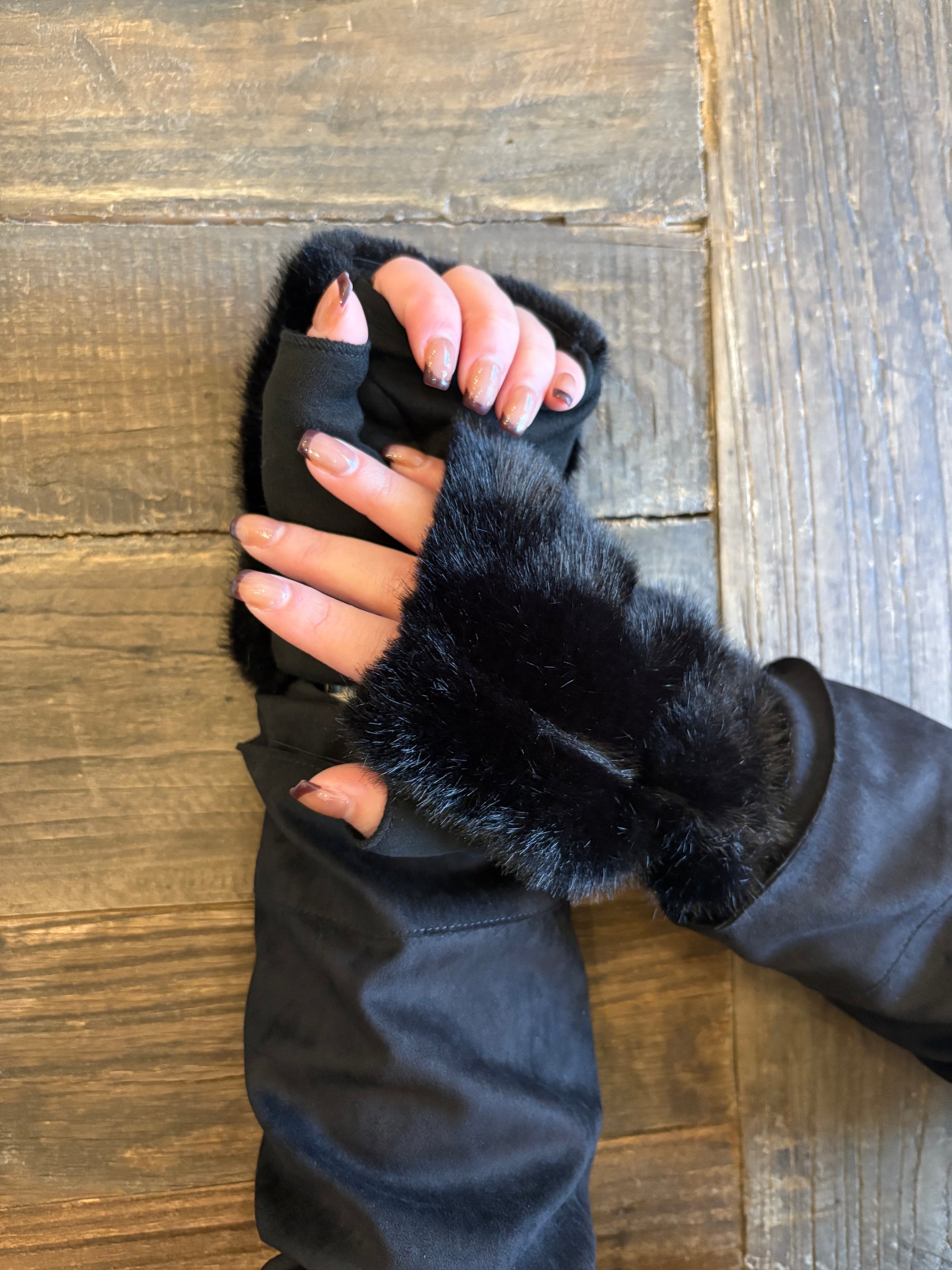 WINTER RETREAT Gloves