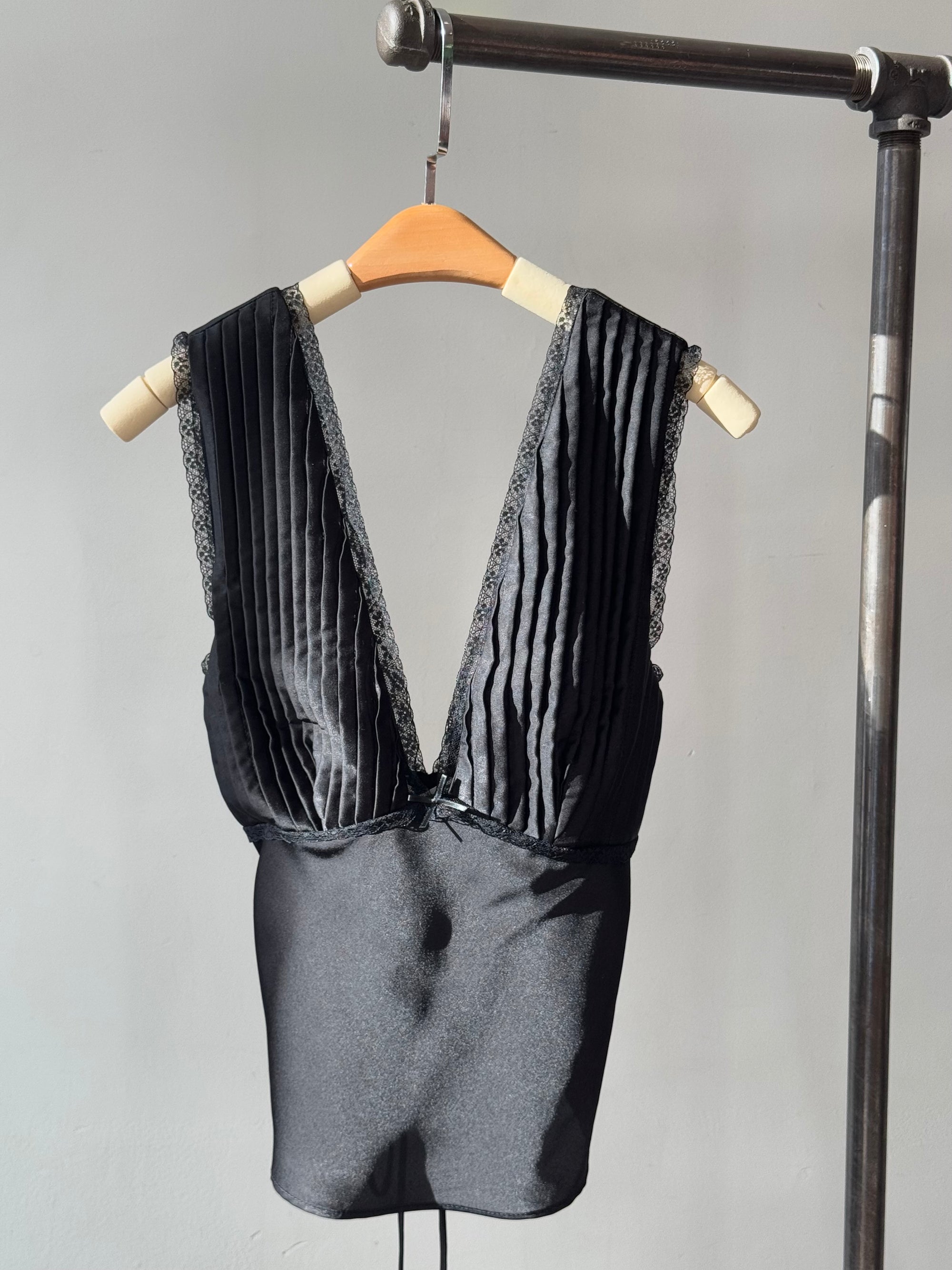 THE ARLO Top