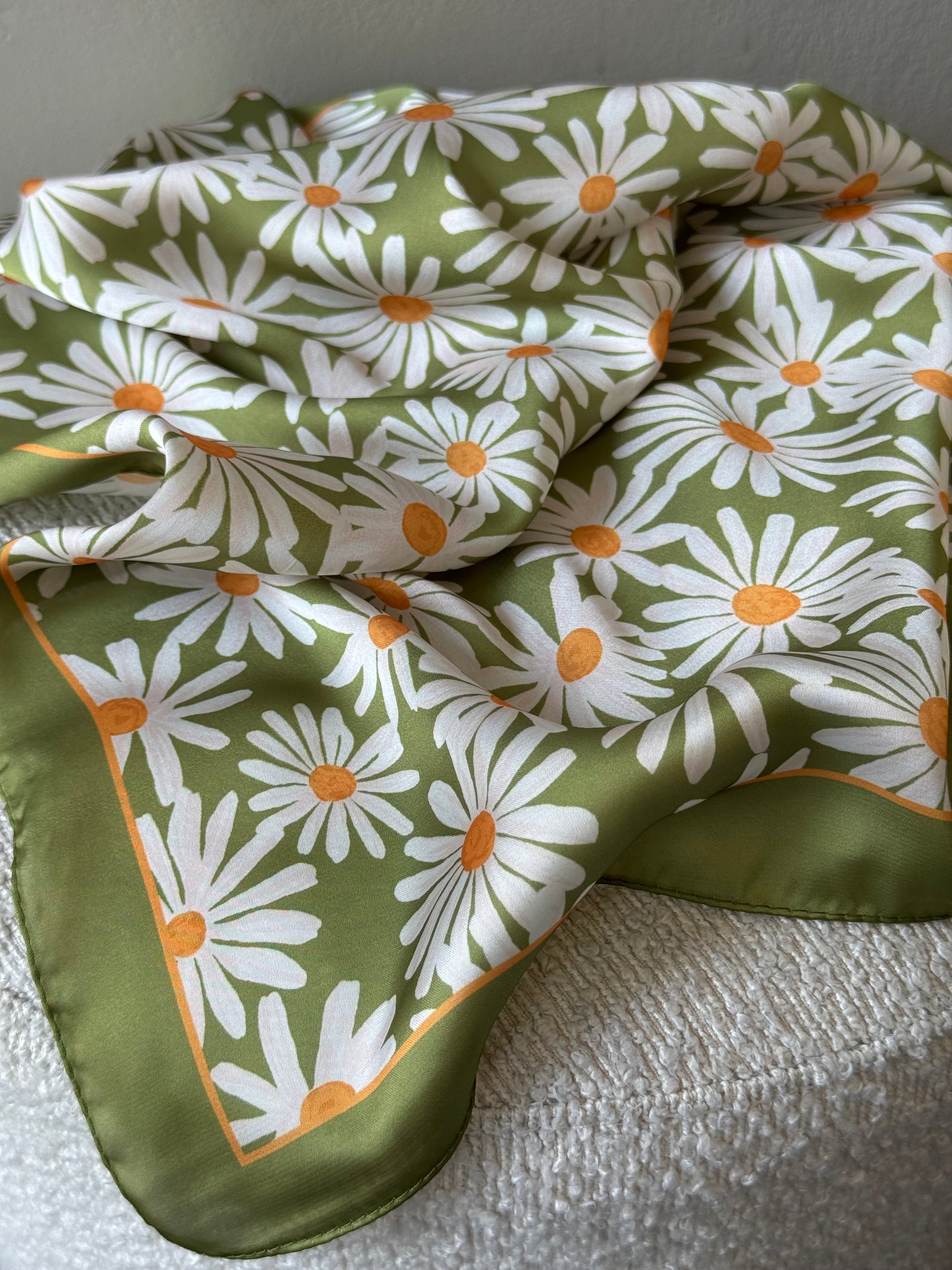 Daisy Scarf