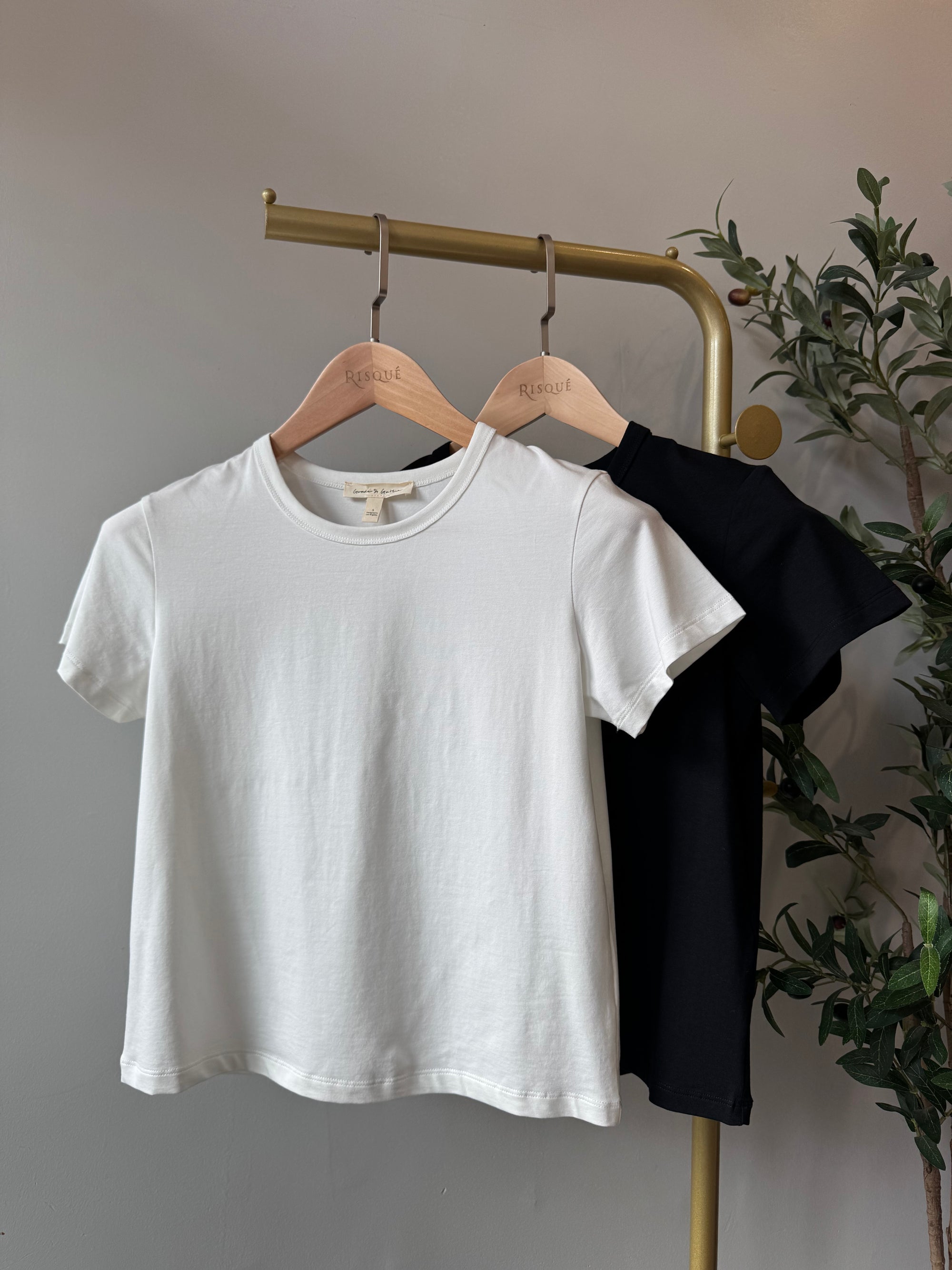 ESSENTIAL T-Shirt