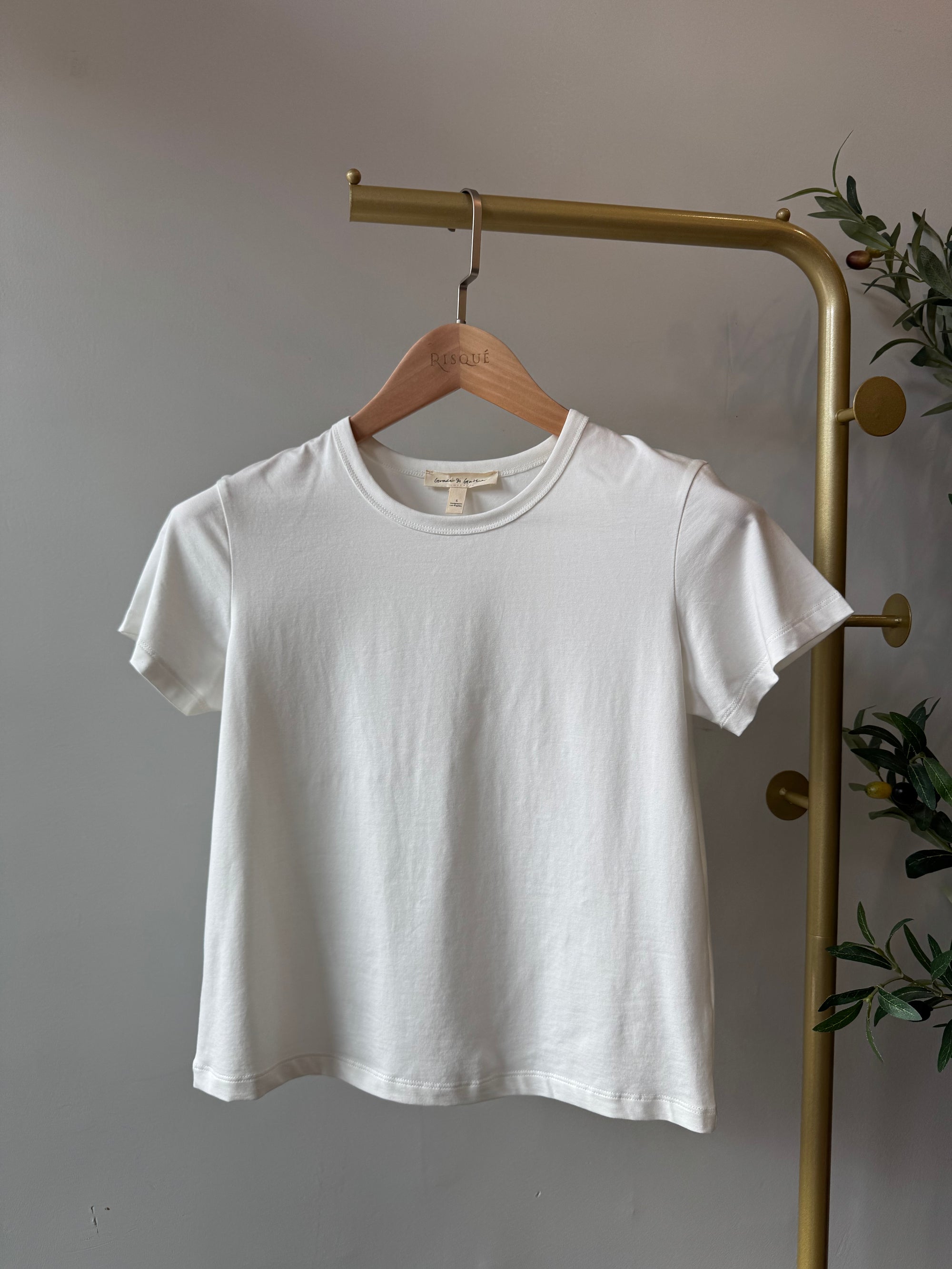 ESSENTIAL T-Shirt