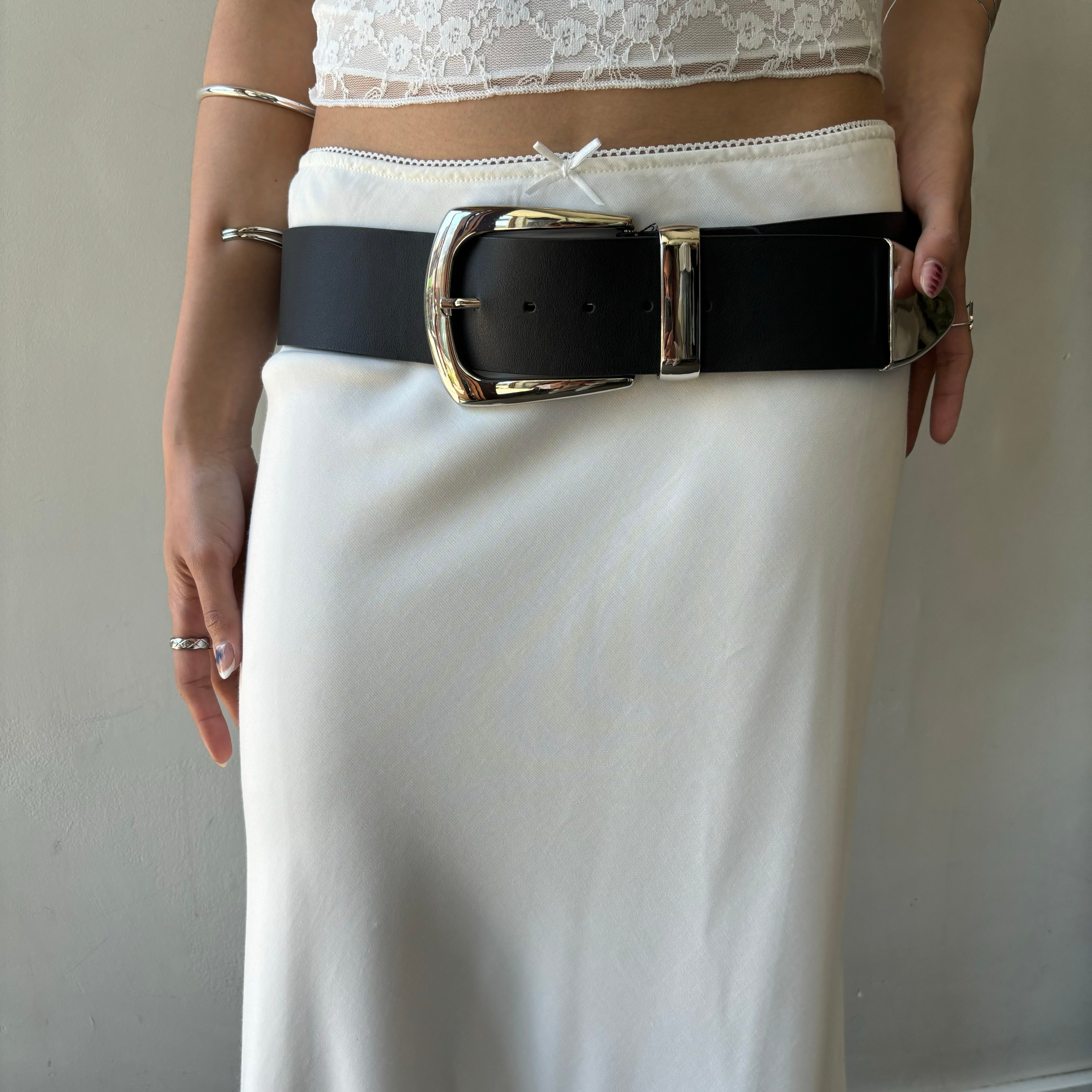 Wide belt with large buckle