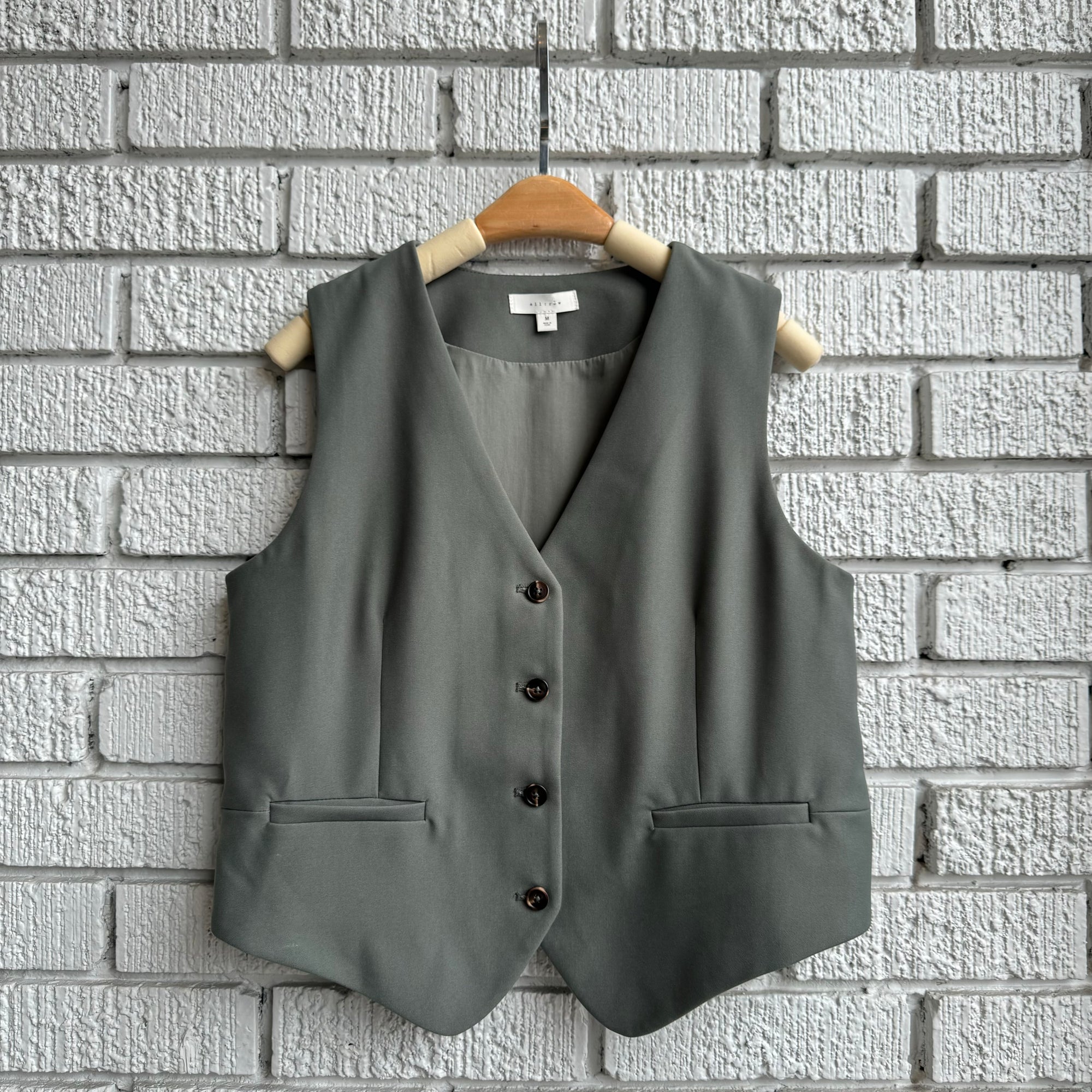 LEOLA Vest
