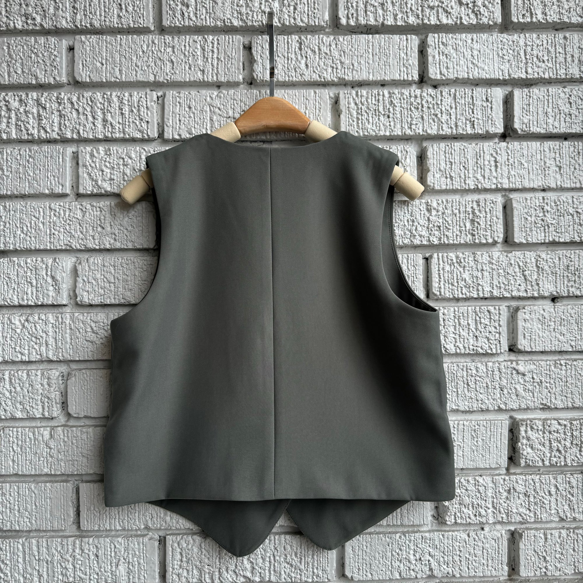 LEOLA Vest