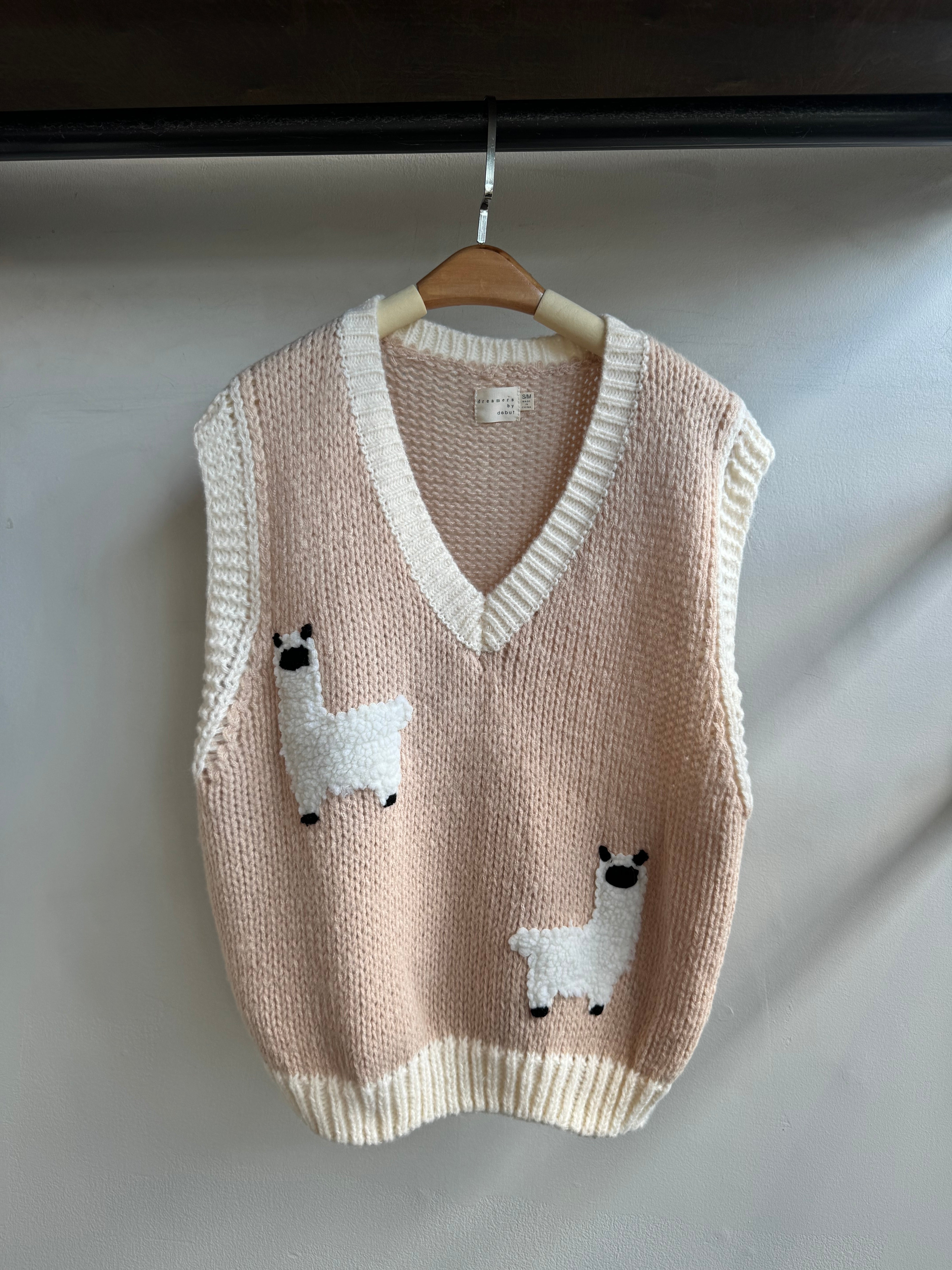 Sweater with sheep design 2025
