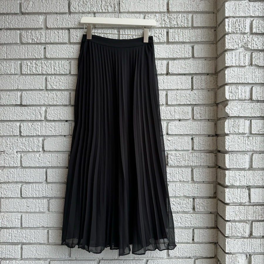 IN A MEETING Pleat Maxi Skirt