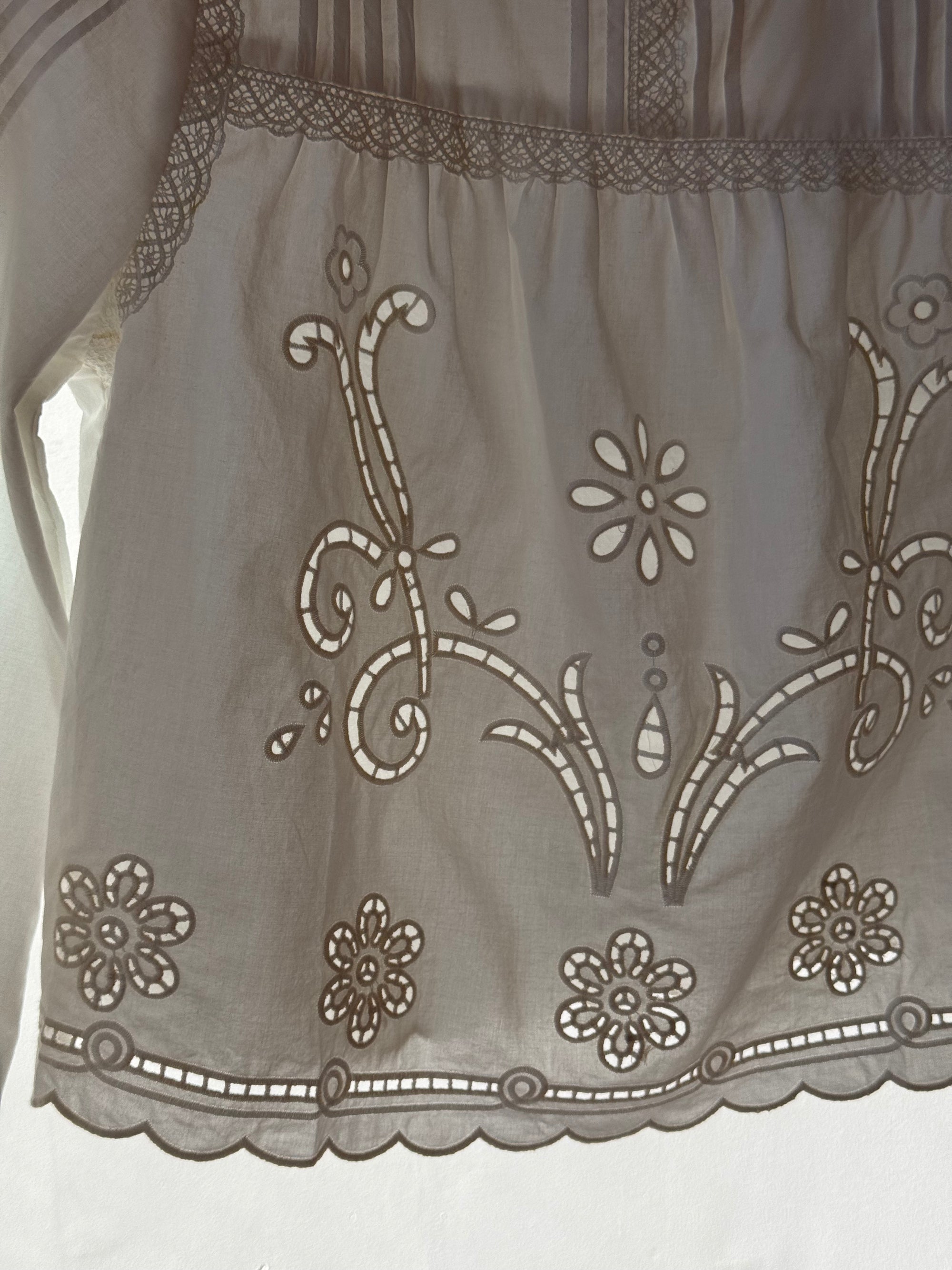 BRUNCH DATE Top