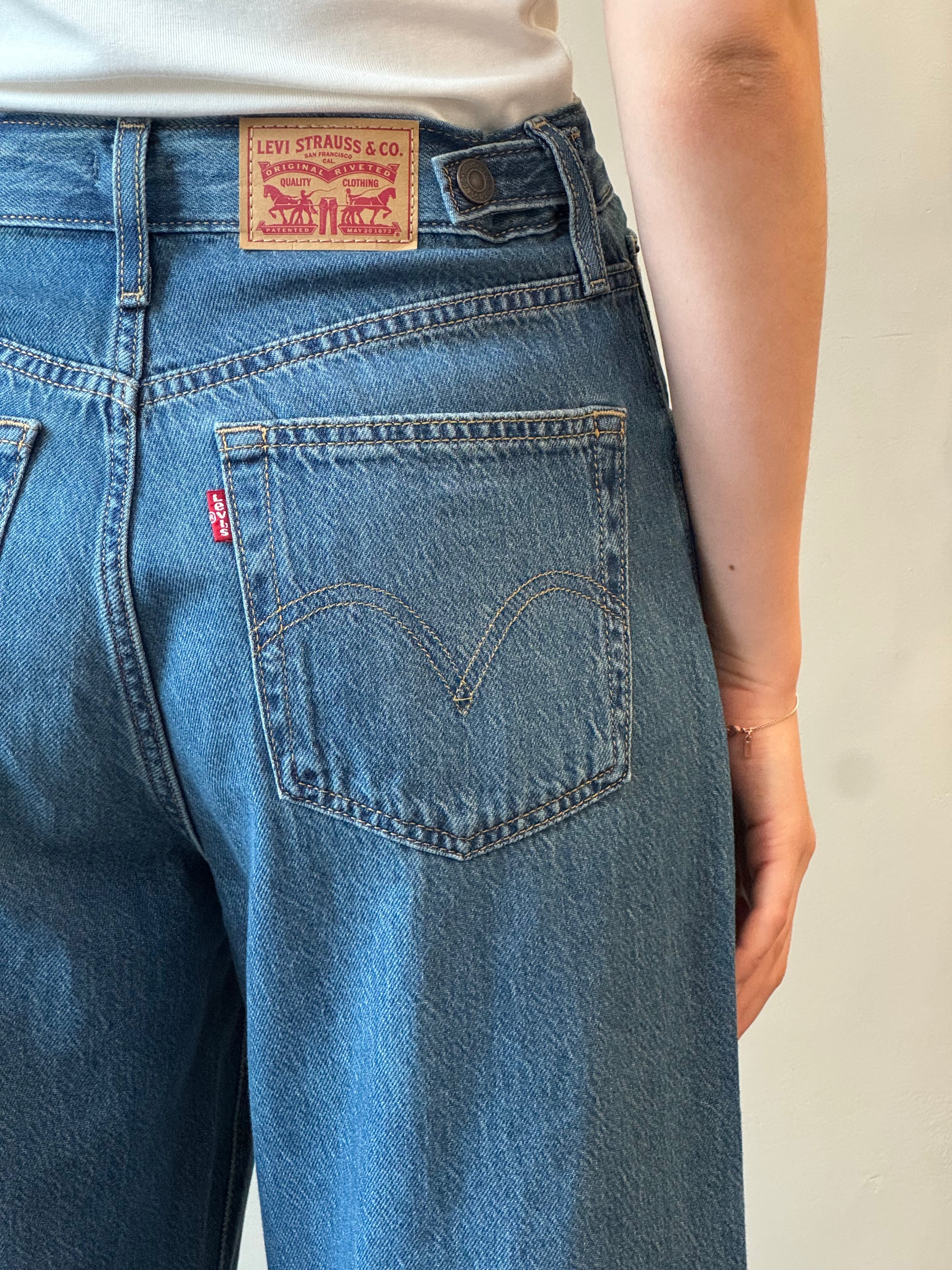Levi's Cinch Baggy Jeans