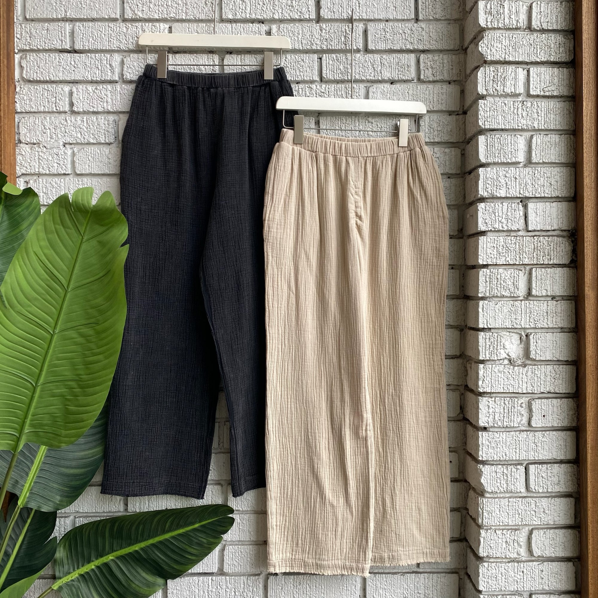 Cartia Linen Pants - Black  Summer Pants for Mature Women – TULIO