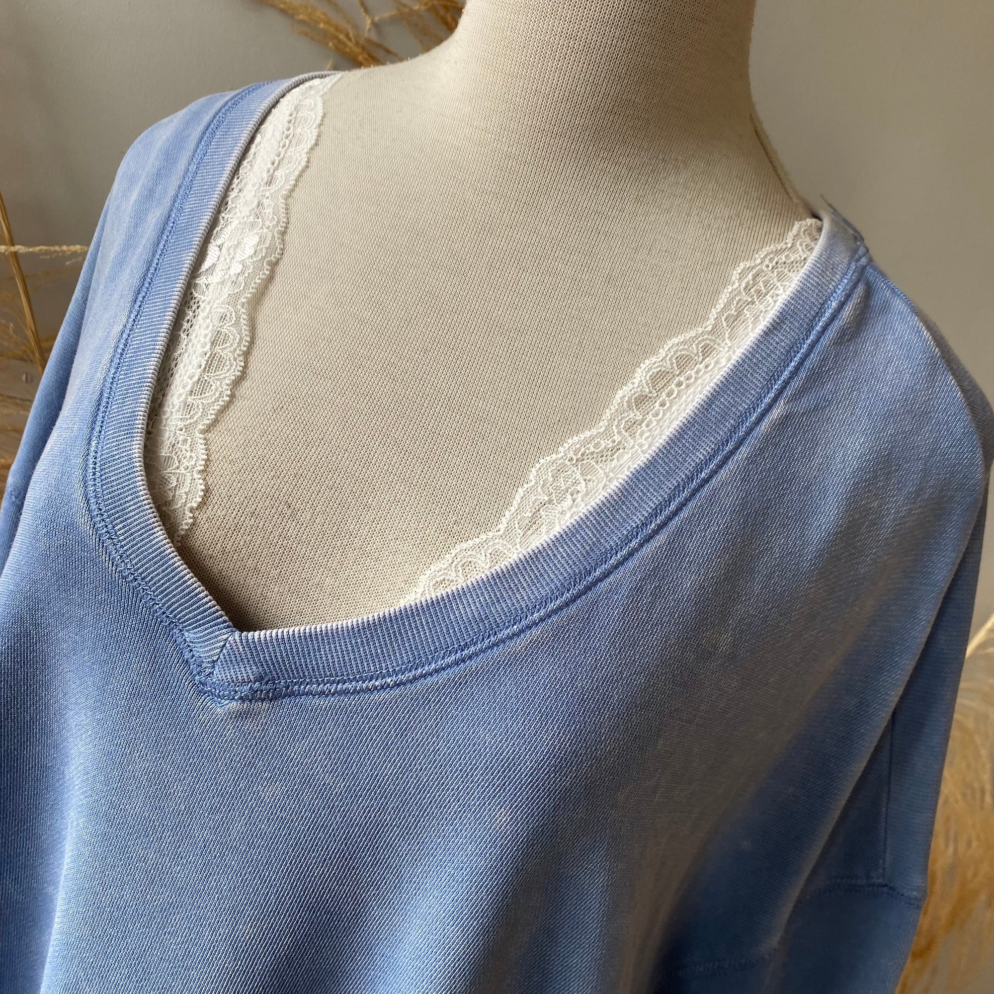 WEEKEND V-Neck Sweatshirt