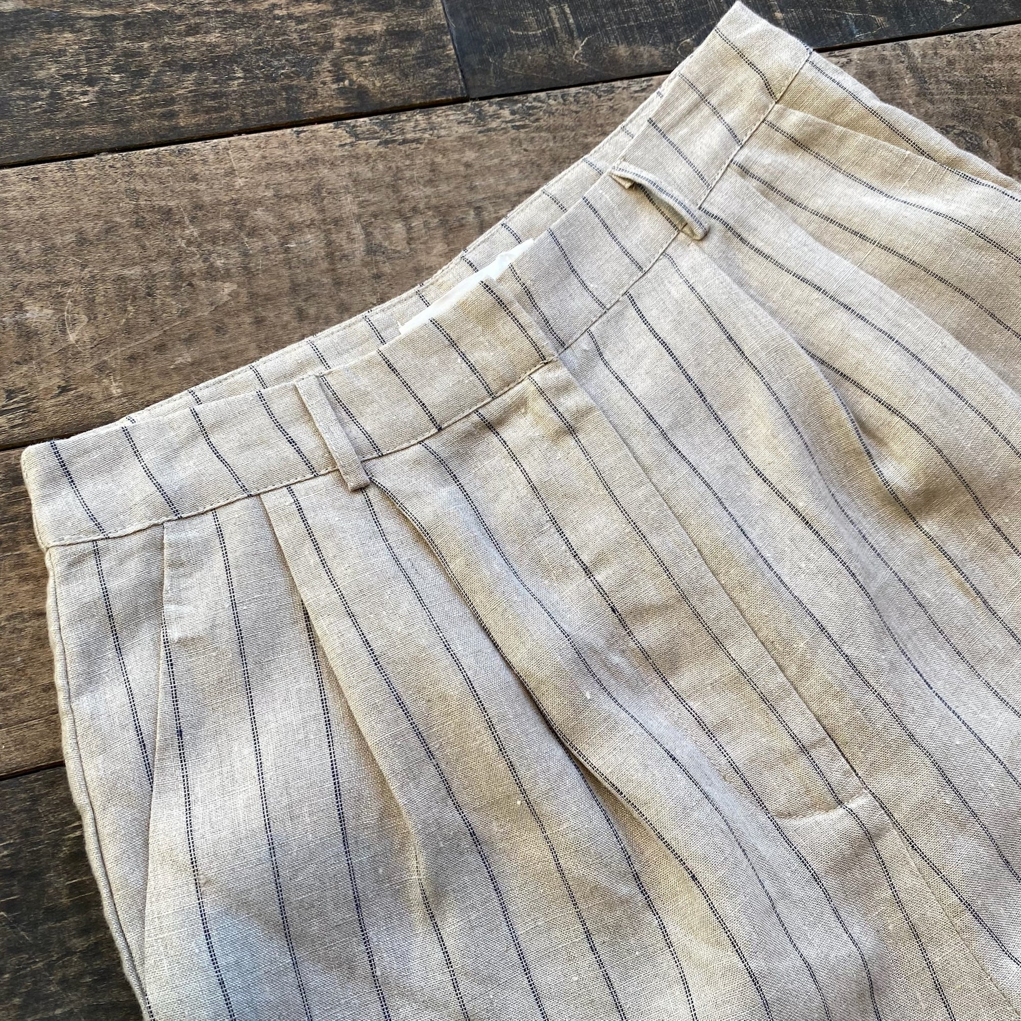 WRIGHT Pleated Shorts