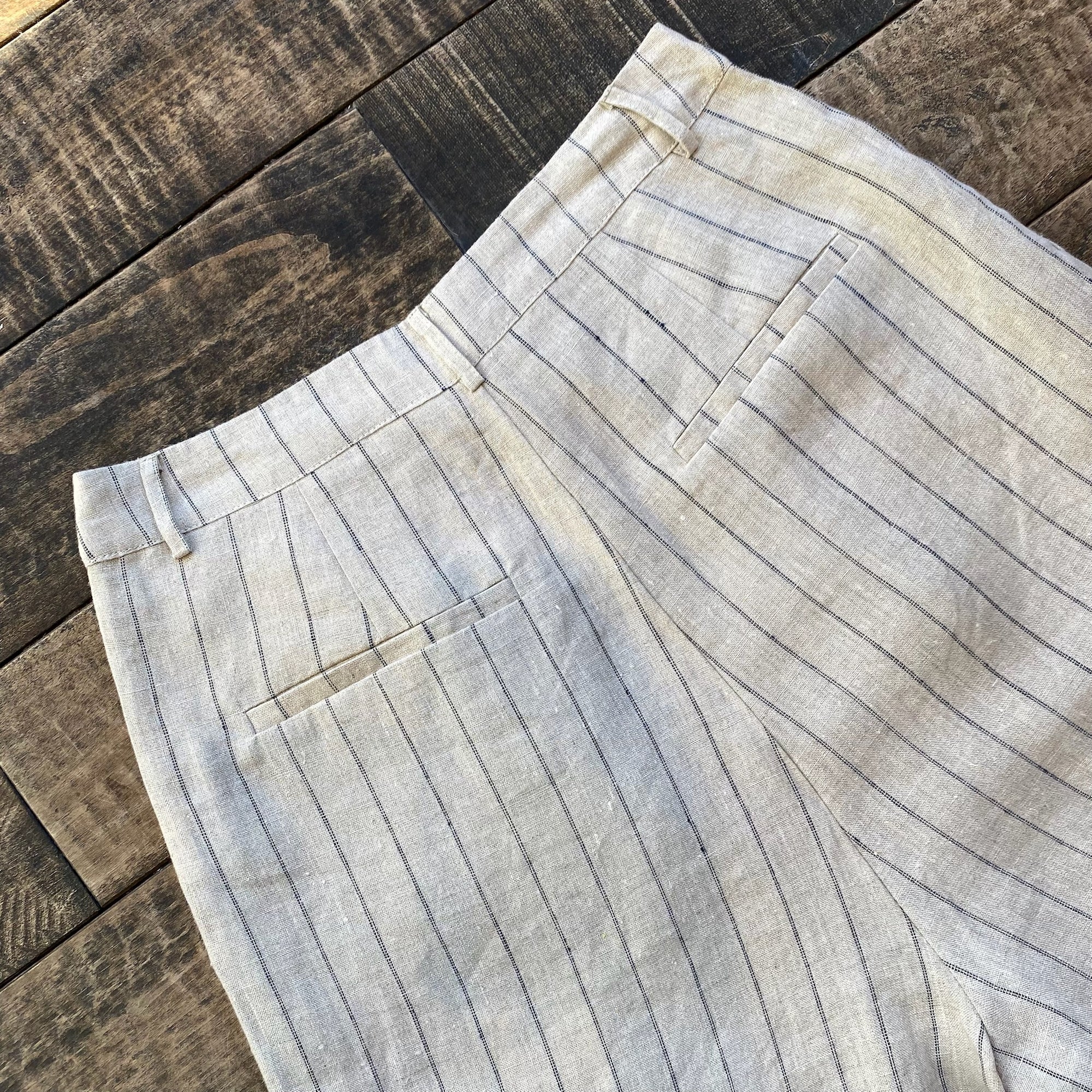 WRIGHT Pleated Shorts