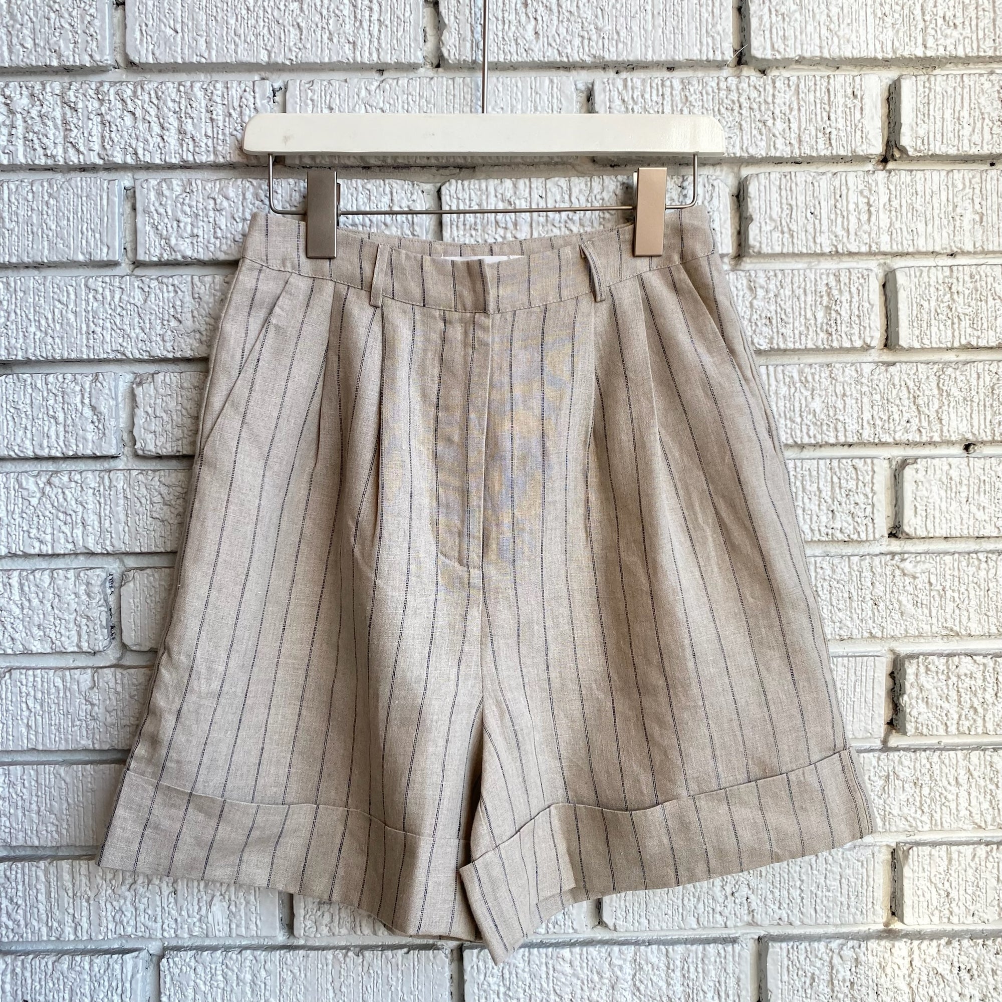 WRIGHT Pleated Shorts