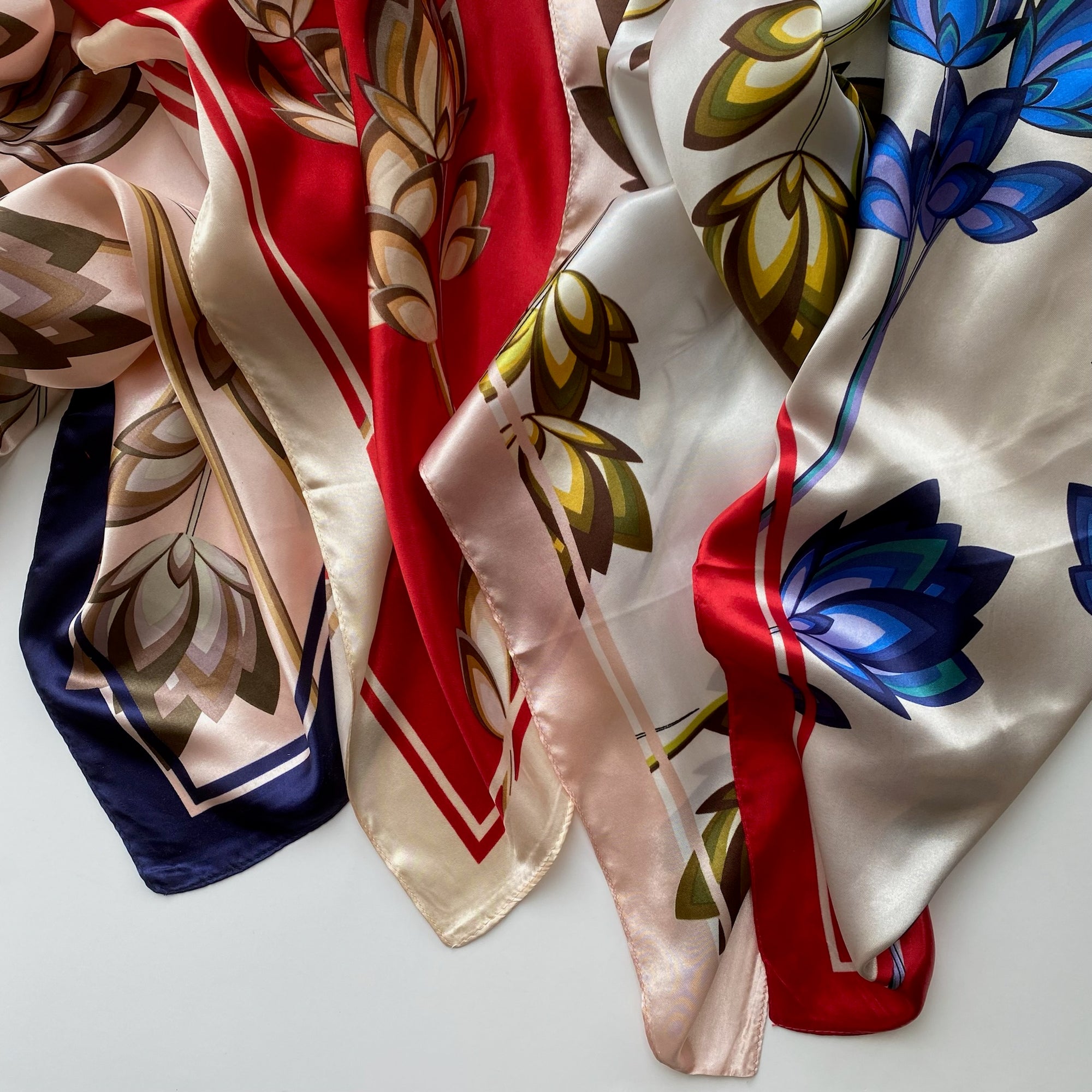 LILLIANA Floral Scarf