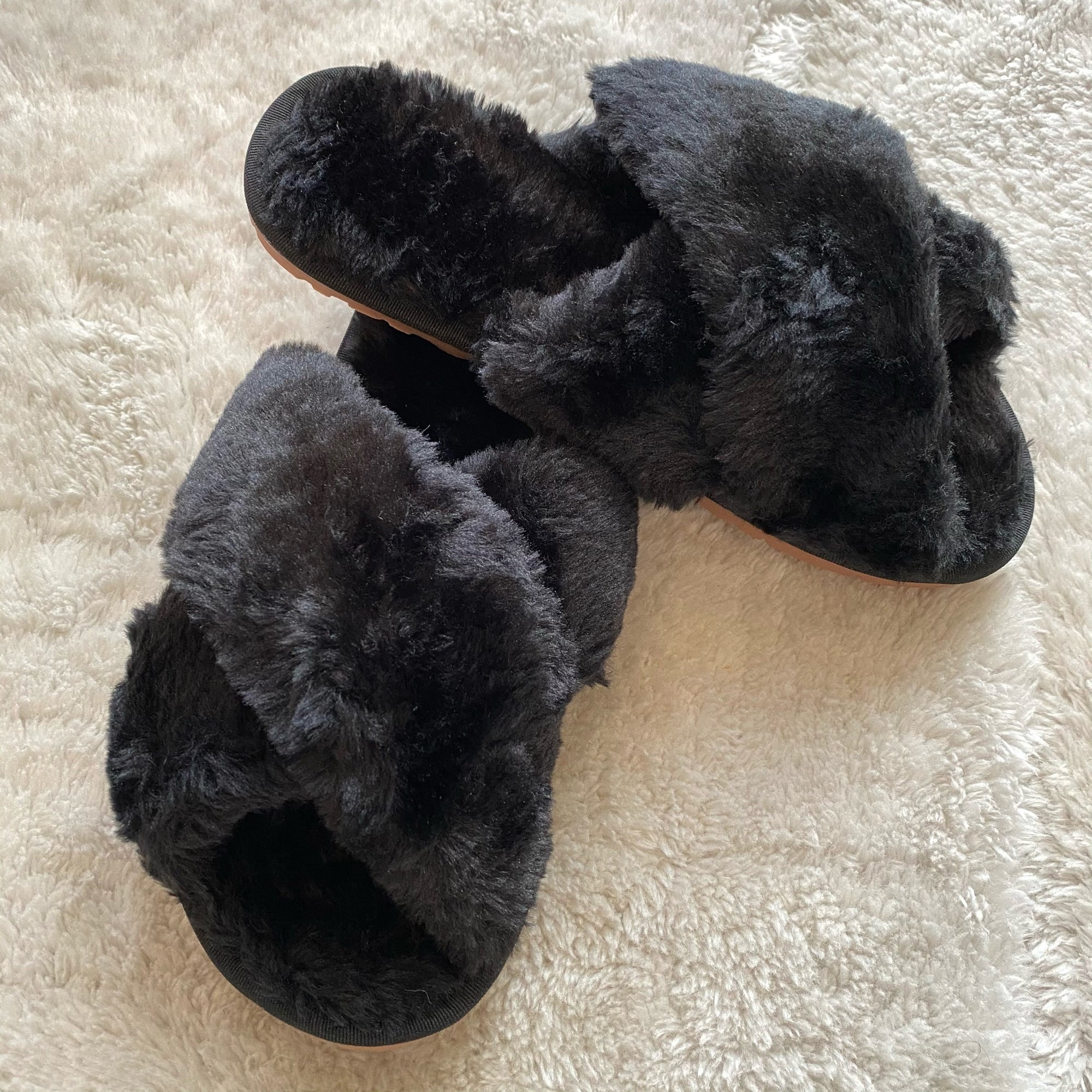 MAUDE Cozy Slippers